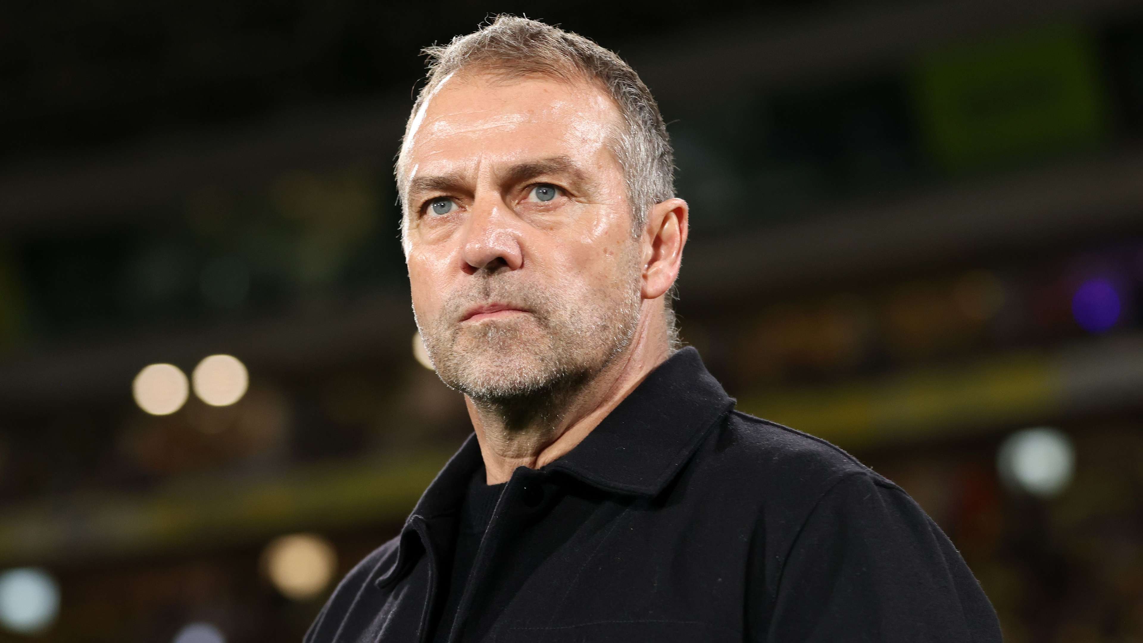 變得緊張或 變得緊張或